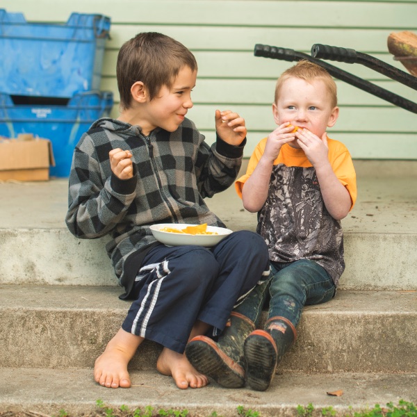 Children eating orange